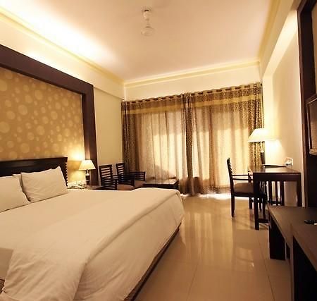 Shiva Oasis Resort Neemrana Værelse billede